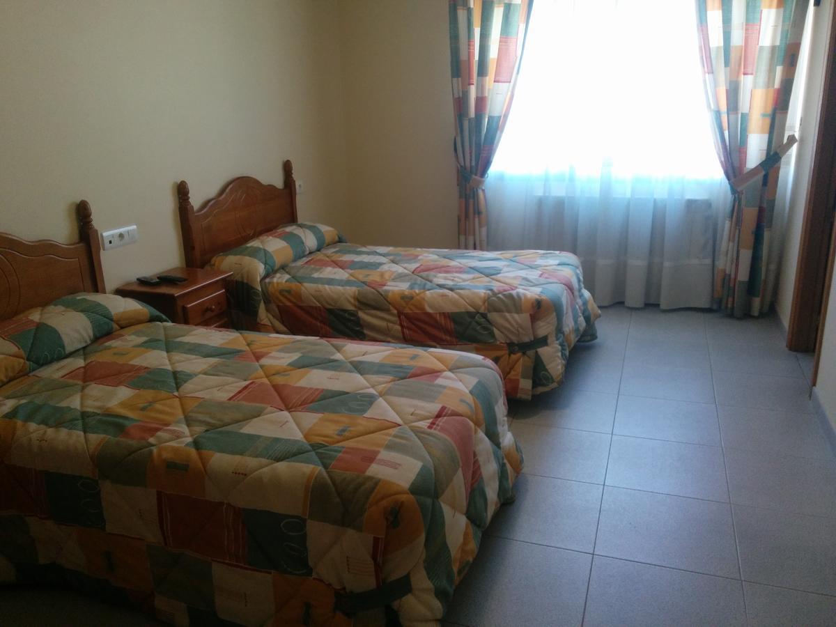Hostal Carmen Hotel El Puente  ภายนอก รูปภาพ