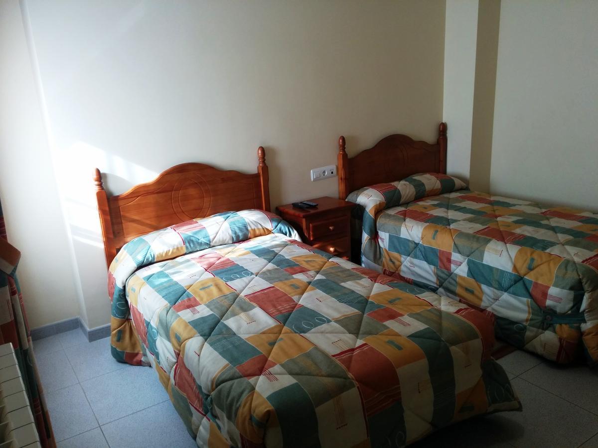 Hostal Carmen Hotel El Puente  ภายนอก รูปภาพ