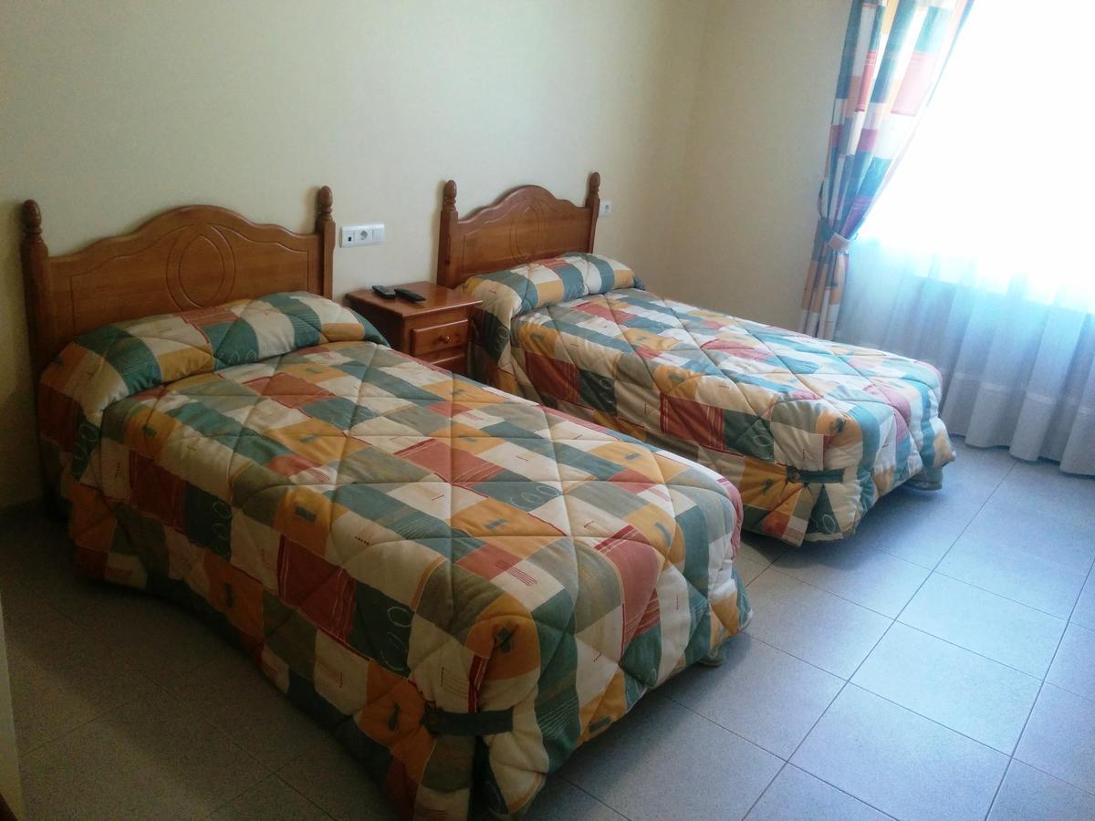 Hostal Carmen Hotel El Puente  ภายนอก รูปภาพ