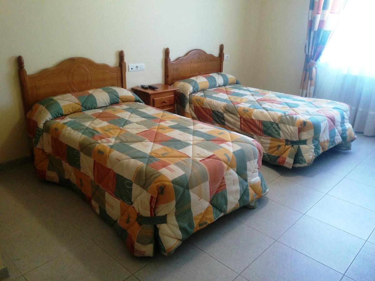 Hostal Carmen Hotel El Puente  ภายนอก รูปภาพ
