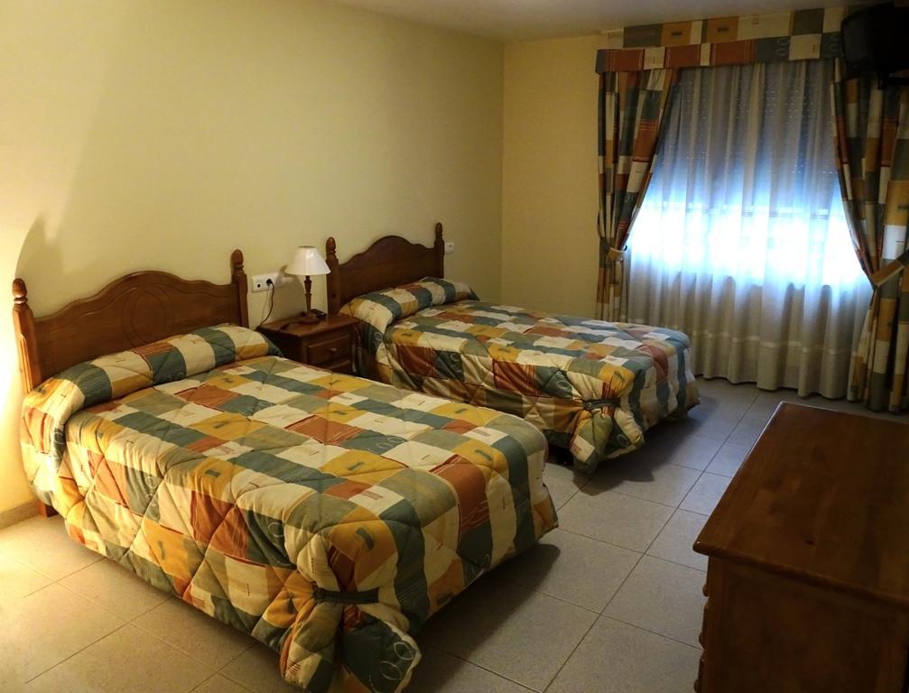 Hostal Carmen Hotel El Puente  ภายนอก รูปภาพ